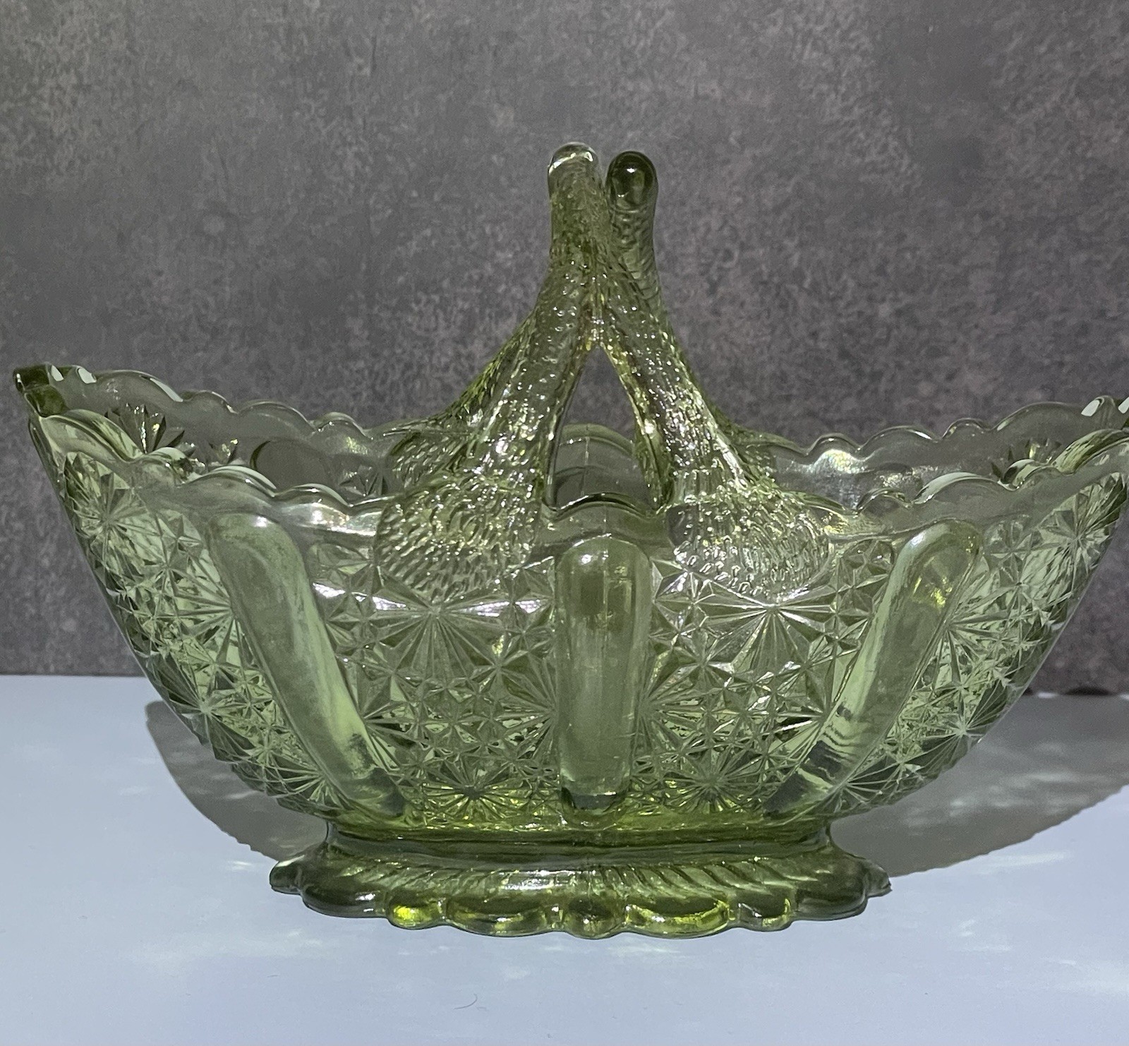 Vtg Fenton Daisy and Button Oval Basket Split Twig Handle Avocado 4x6”
