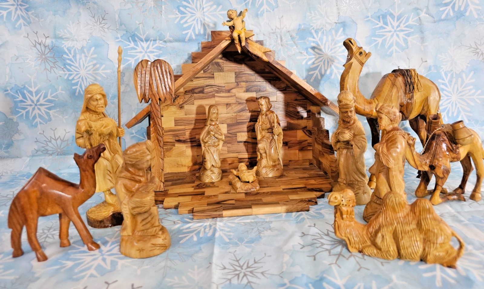 Vintage Christmas Handmade Olive Wooden Nativity Manger. 13 pieces Vintage Christmas Handmade Olive Wooden Nativity Manger. 13 pieces