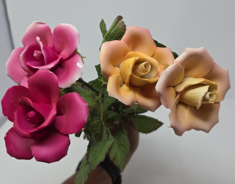 Vintage Porcellane  Italy Capodimonte style roses, set of four.