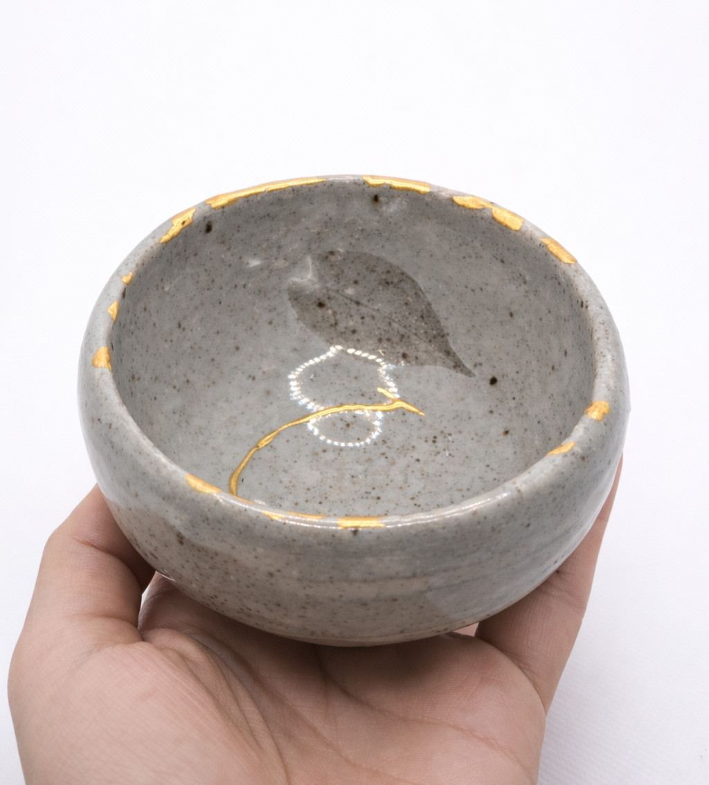 Glaze Leaf Kintsugi Chawan - Vintage Japanese Broken Tea Bowl Repaired with Gold