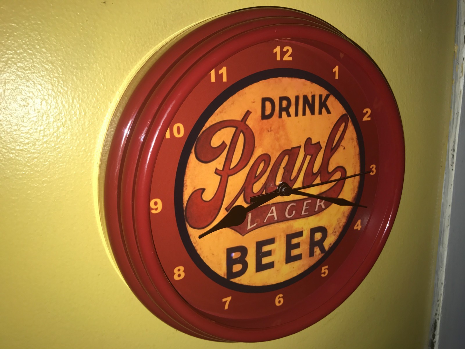 Drink Pearl Lager Beer Bar Man Cave Retro Clock Advertising Sign