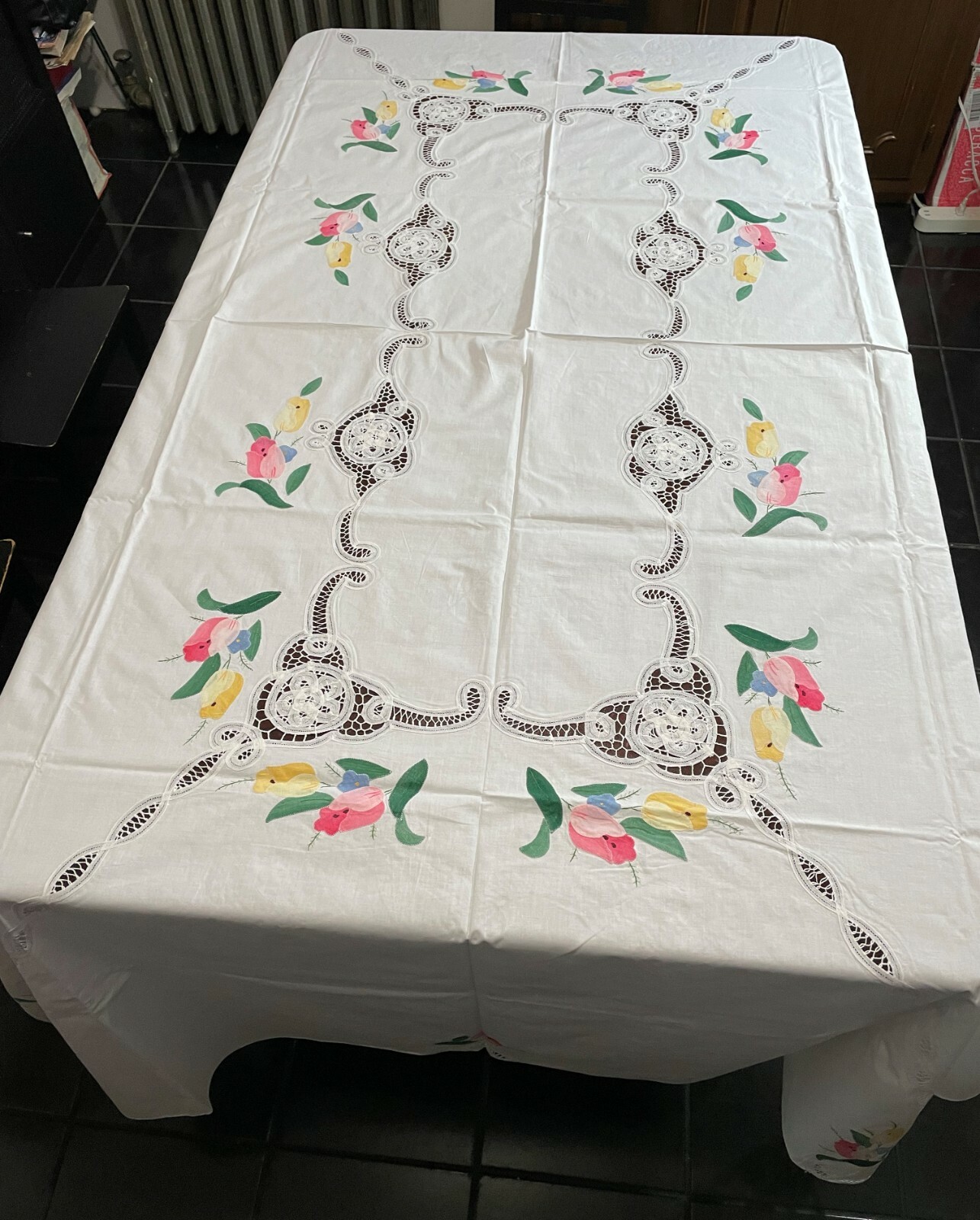 New Hand made Applique & embroidered Table cloth 126\
