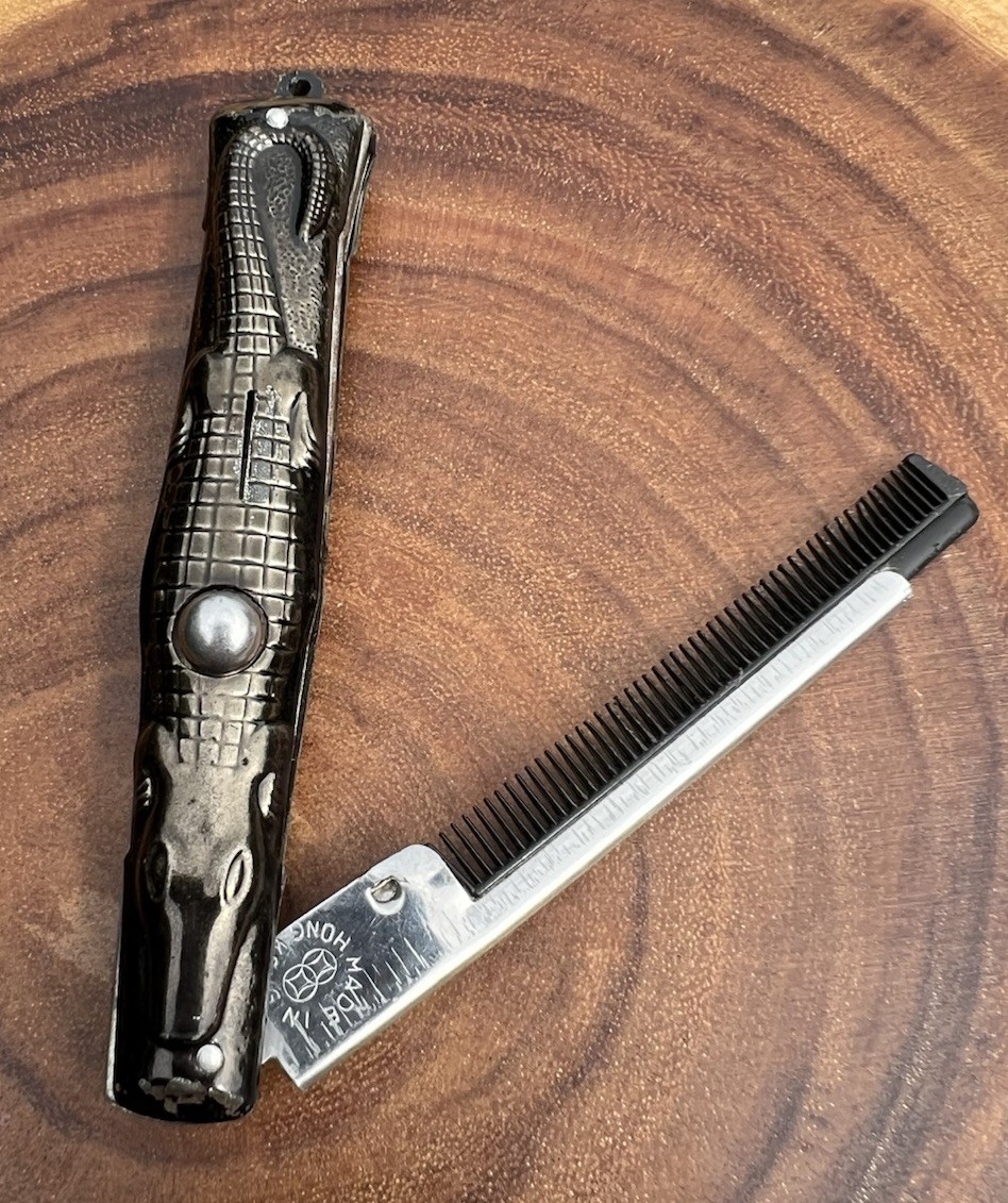 Vintage Folding Alligator Crocodile Pocket Comb 5” Metal Handle Made Hong Kong