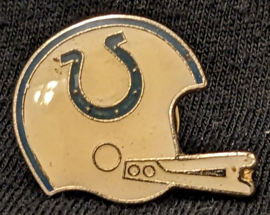 VINTAGE SM INDIANAPOLIS / BALTIMORE COLTS HELMET GLOSSY ENAMEL LAPEL PIN 1 INCH
