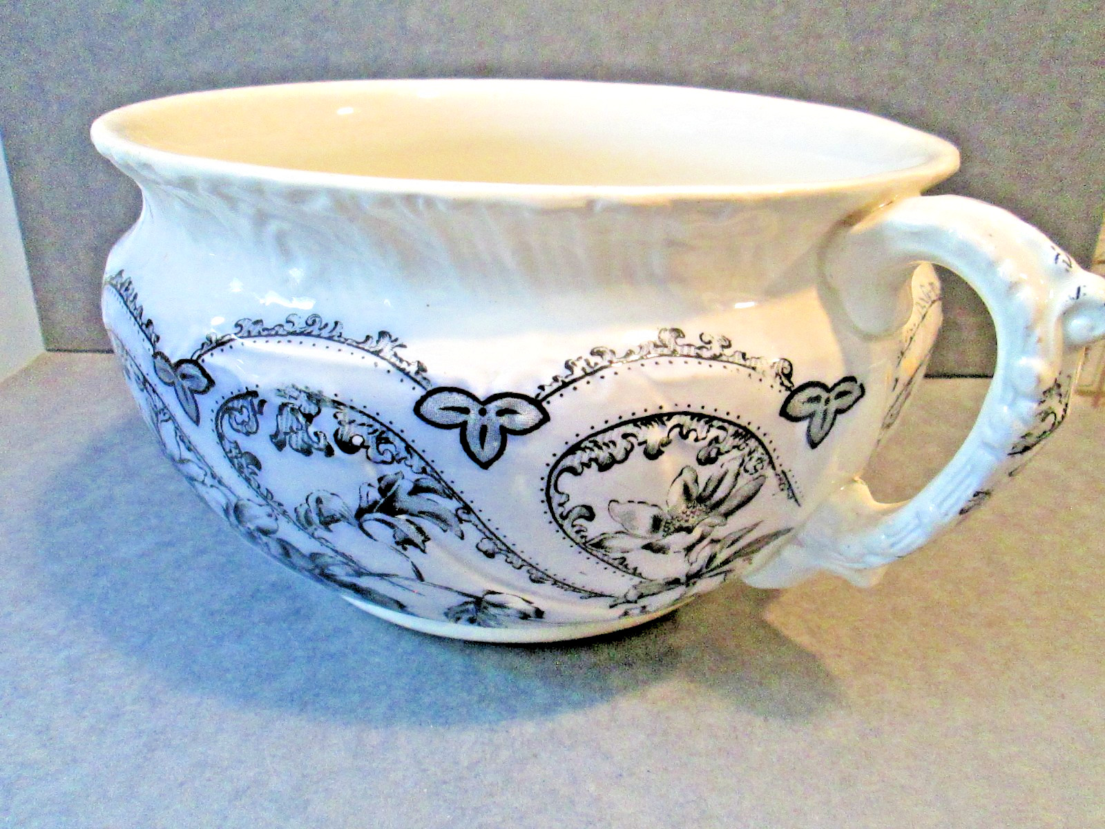 Antique/Vtg Chamber Pot Blue and White Transferware Pot - 9\