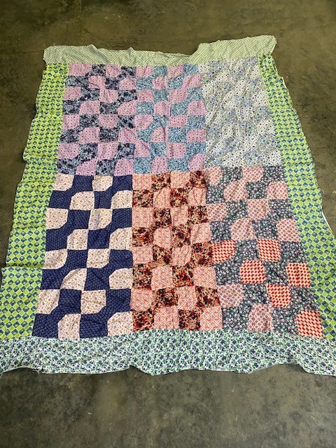 Vintage Bow Tie Quilt Top Patchwork 30\'s 40\'s 50\'s Fabrics wonky border