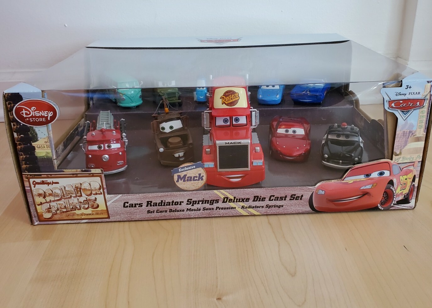 DISNEY CARS RADIATOR SPRINGS DELUXE DIE CAST SET-NEW DISNEY CARS RADIATOR SPRINGS DELUXE DIE CAST SET-NEW