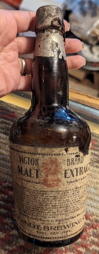 Antique Quandt Brewing Co. Troy NY Vigor Brand Malt Extract Brown Bottle RARE
