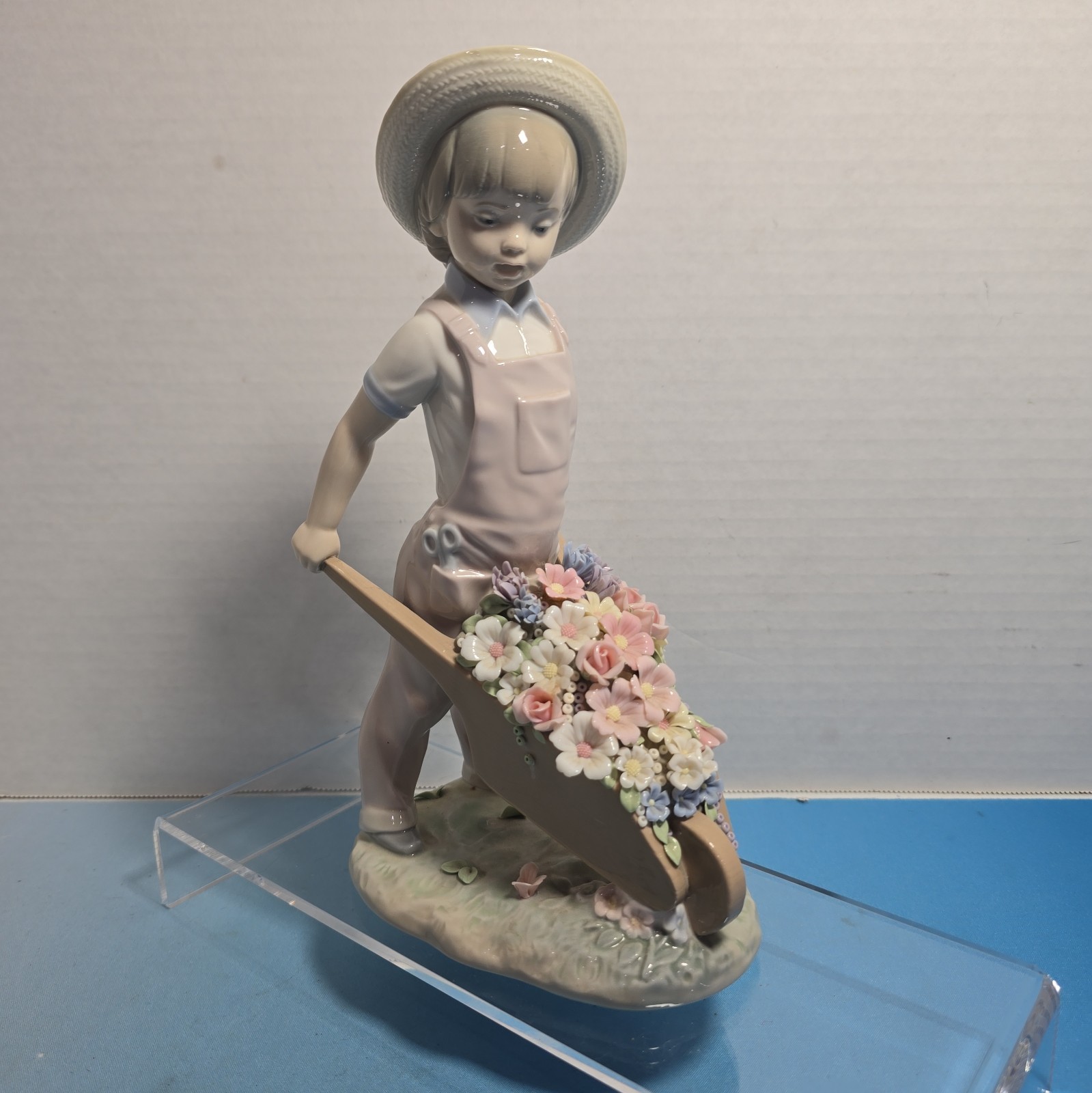 Lladro Figurine LITTLE GARDNER Boy w/ Flower Wheelbarrow #1283 Gloss Excellent Lladro Figurine LITTLE GARDNER Boy w/ Flower Wheelbarrow #1283 Gloss Excellent