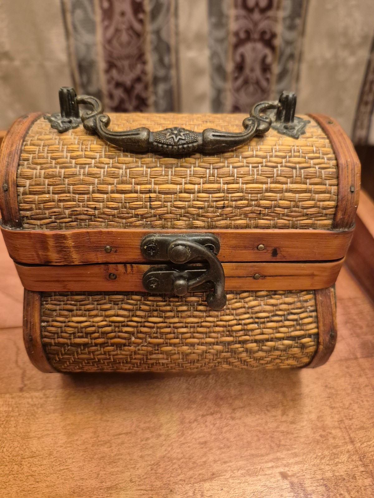 Tea caddy or it can be used as a trinket box woven treasure chest style