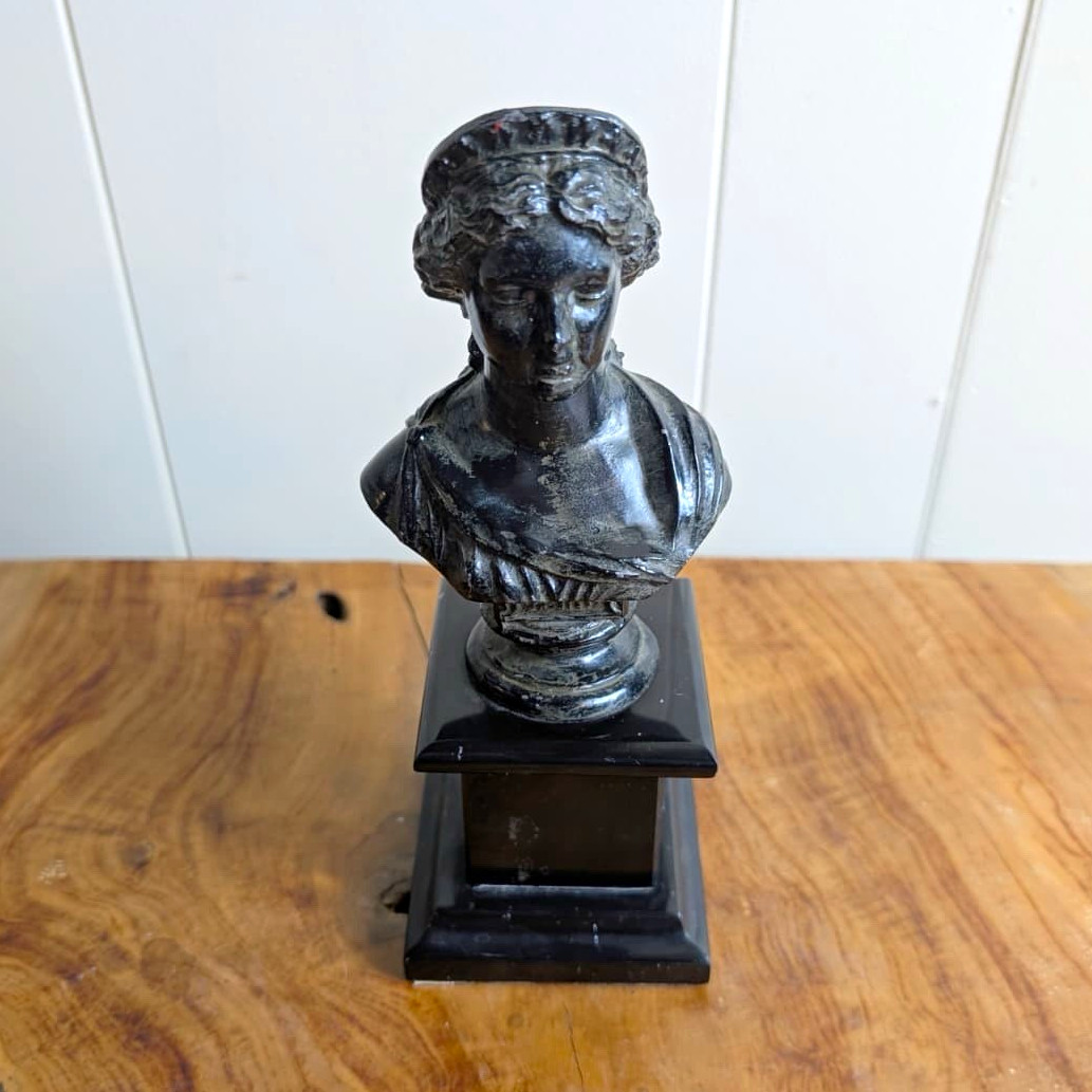 🏛️Vintage Classical Woman Bust Sculpture Black Pedestal Figurine Home Decor