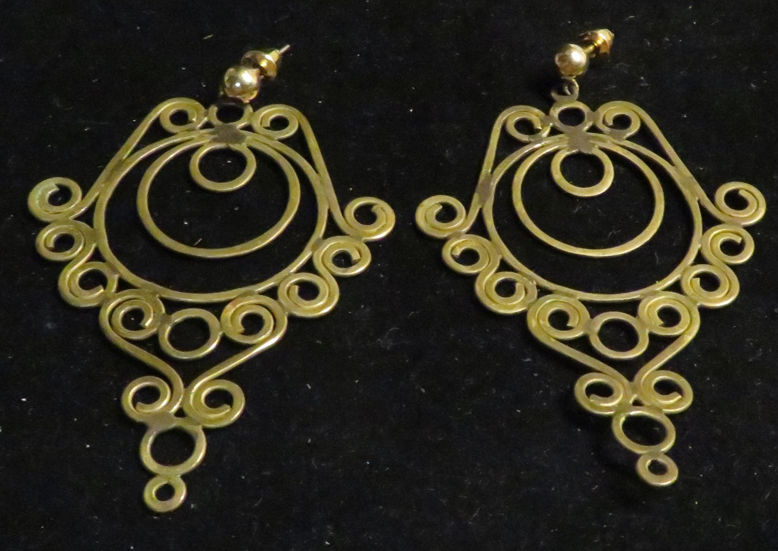 Vintage Chandelier Gold Tone Dangle Pierced Earrings Unbranded 2.5\