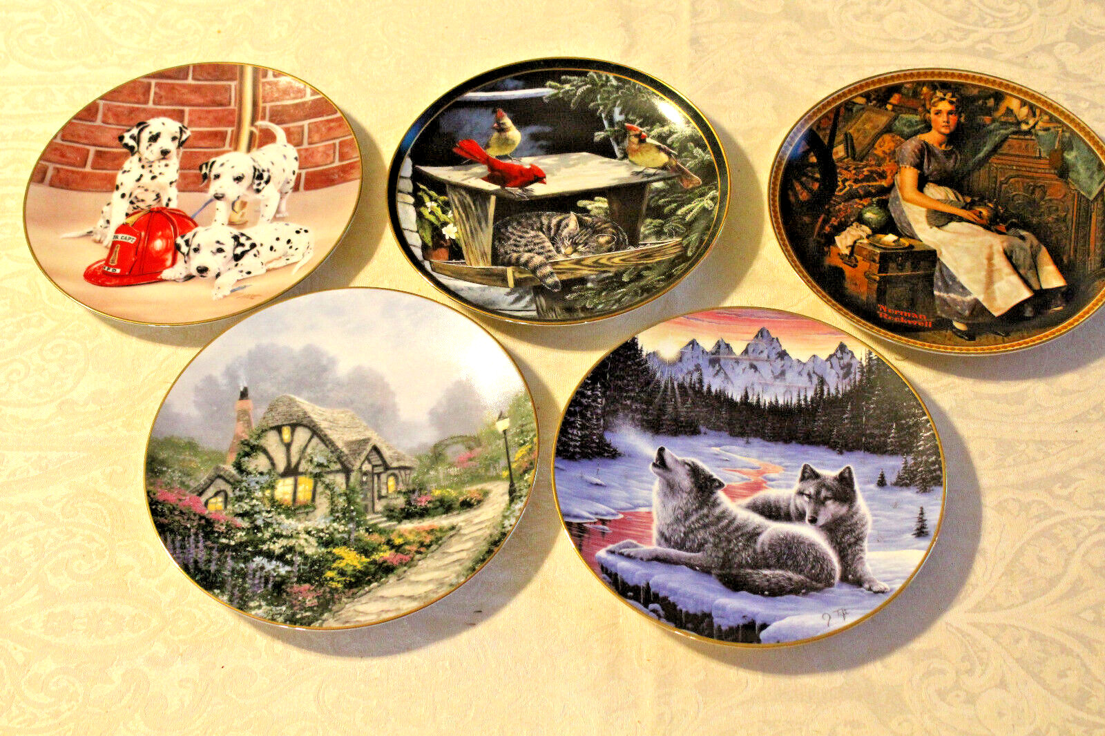 SET OF 5 MIXED COLLECTOR\'S PLATES SET OF 5 MIXED COLLECTOR\'S PLATES