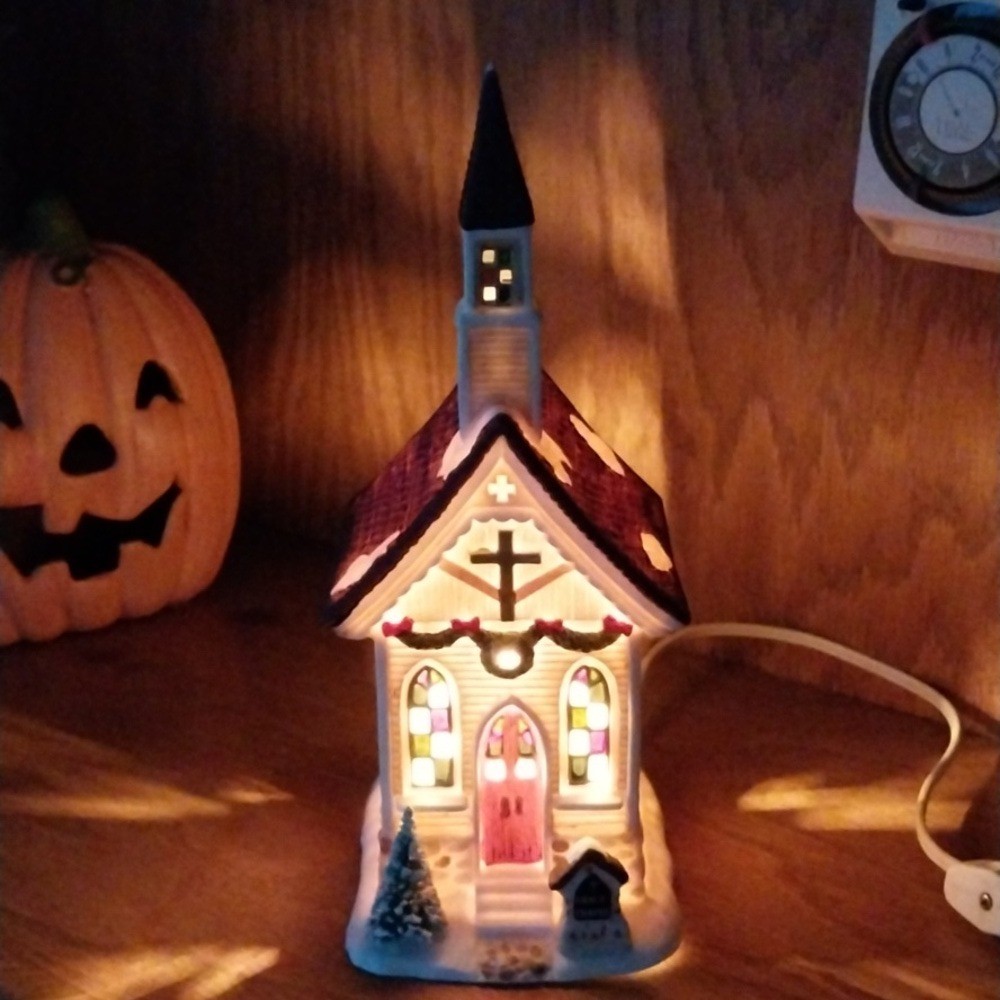 Christmas Valley Vintage Deluxe Porcelain Church Grace Chapel 1993 Hand Painted