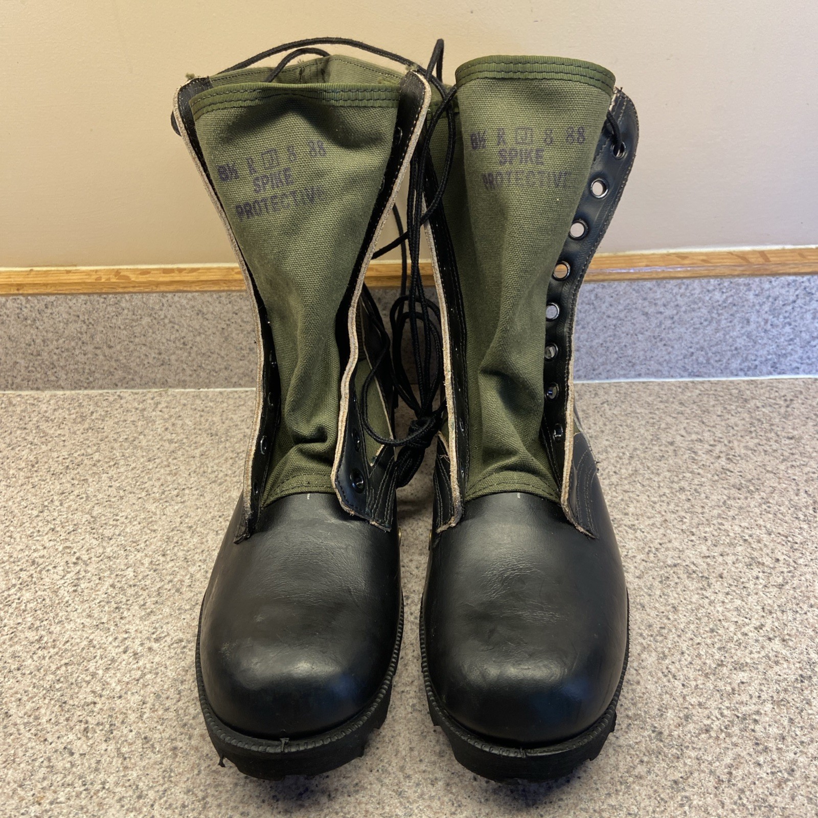 VTG USGI Military Spike Protective Jungle Boots 8.5R Panama Sole NOS August 1988