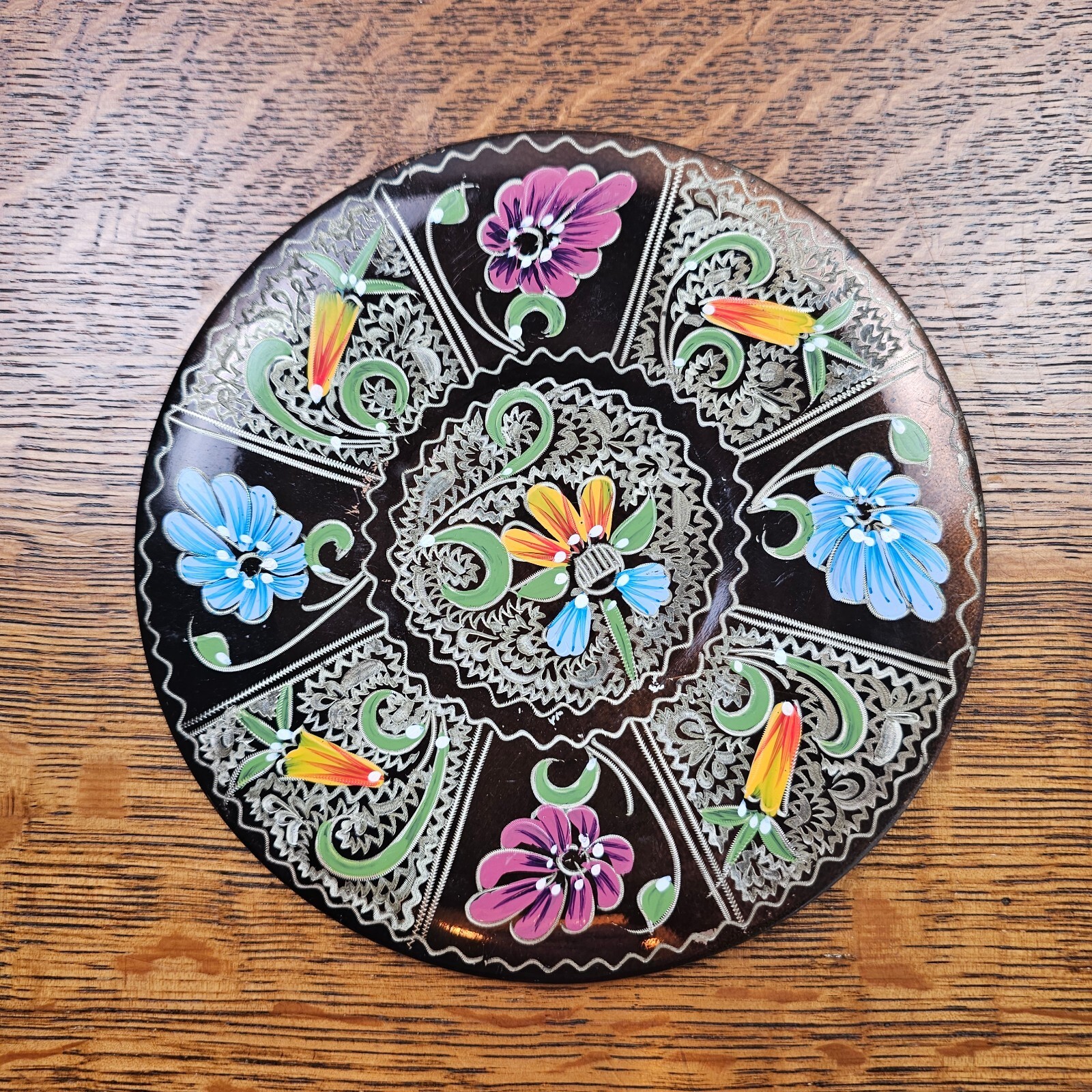 Vintage Hand Painted Metal Wall Plate Floral Folk Art 7.5\ Vintage Hand Painted Metal Wall Plate Floral Folk Art 7.5\