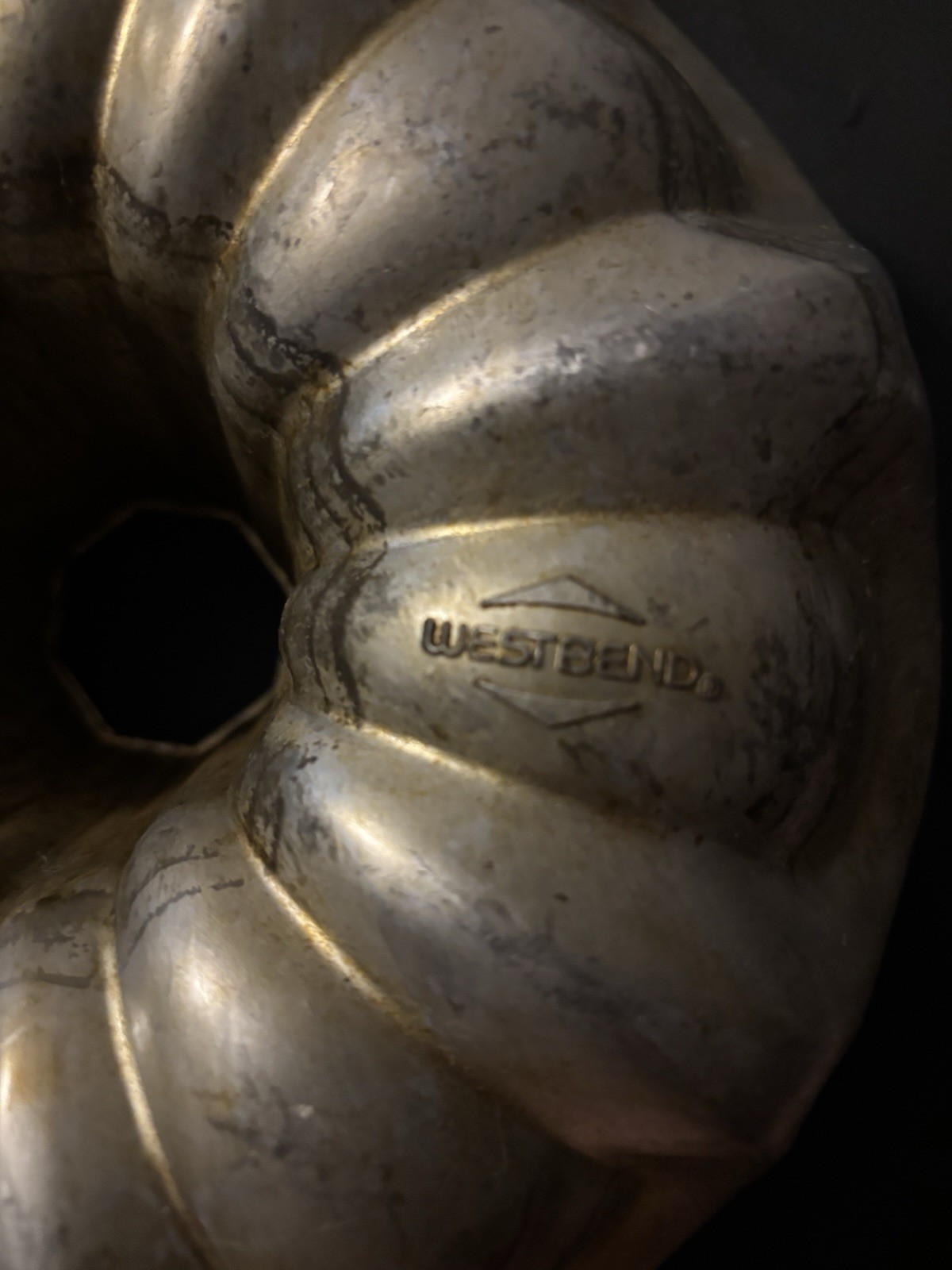 West Bend Bundt Cake Pan Vintage Heavy Duty Aluminum 10.25”x 4” USA West Bend Bundt Cake Pan Vintage Heavy Duty Aluminum 10.25”x 4” USA