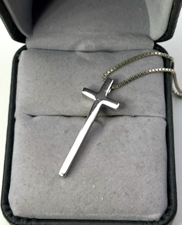 Vtg THIN CHRISTIAN CROSS & 18 in. \ Vtg THIN CHRISTIAN CROSS & 18 in. \