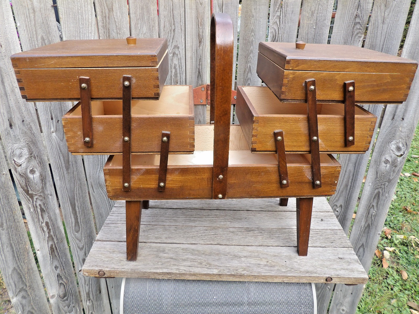 VINTAGE Large Wooden Accordion Sewing Box 4-3 tier cantilever