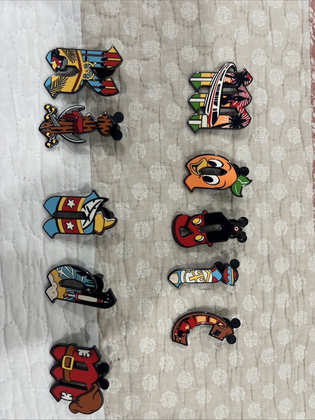 MISTERY PIN SET OF MAGIC KINDOM MISTERY PIN SET OF MAGIC KINDOM