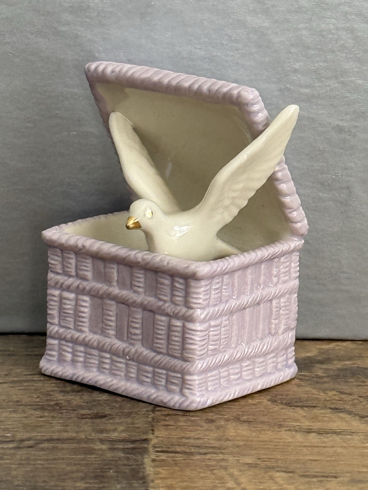 Lenox - First Blessing Nativity - Dove - New, Never Used Lenox - First Blessing Nativity - Dove - New, Never Used