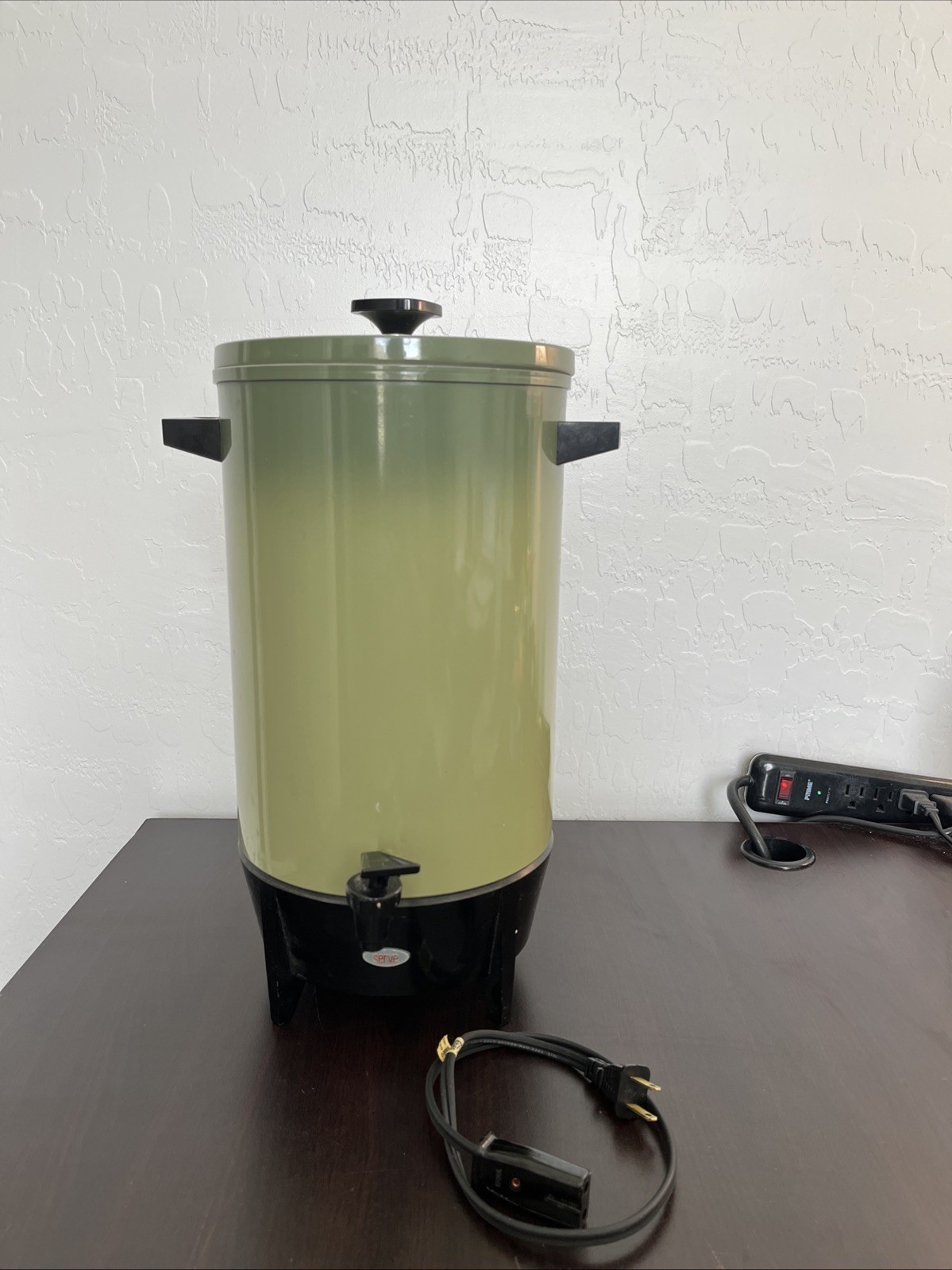 West Bend Fully Automatic Coffee Maker Avocado Green 1970’s Percolator West Bend Fully Automatic Coffee Maker Avocado Green 1970’s Percolator