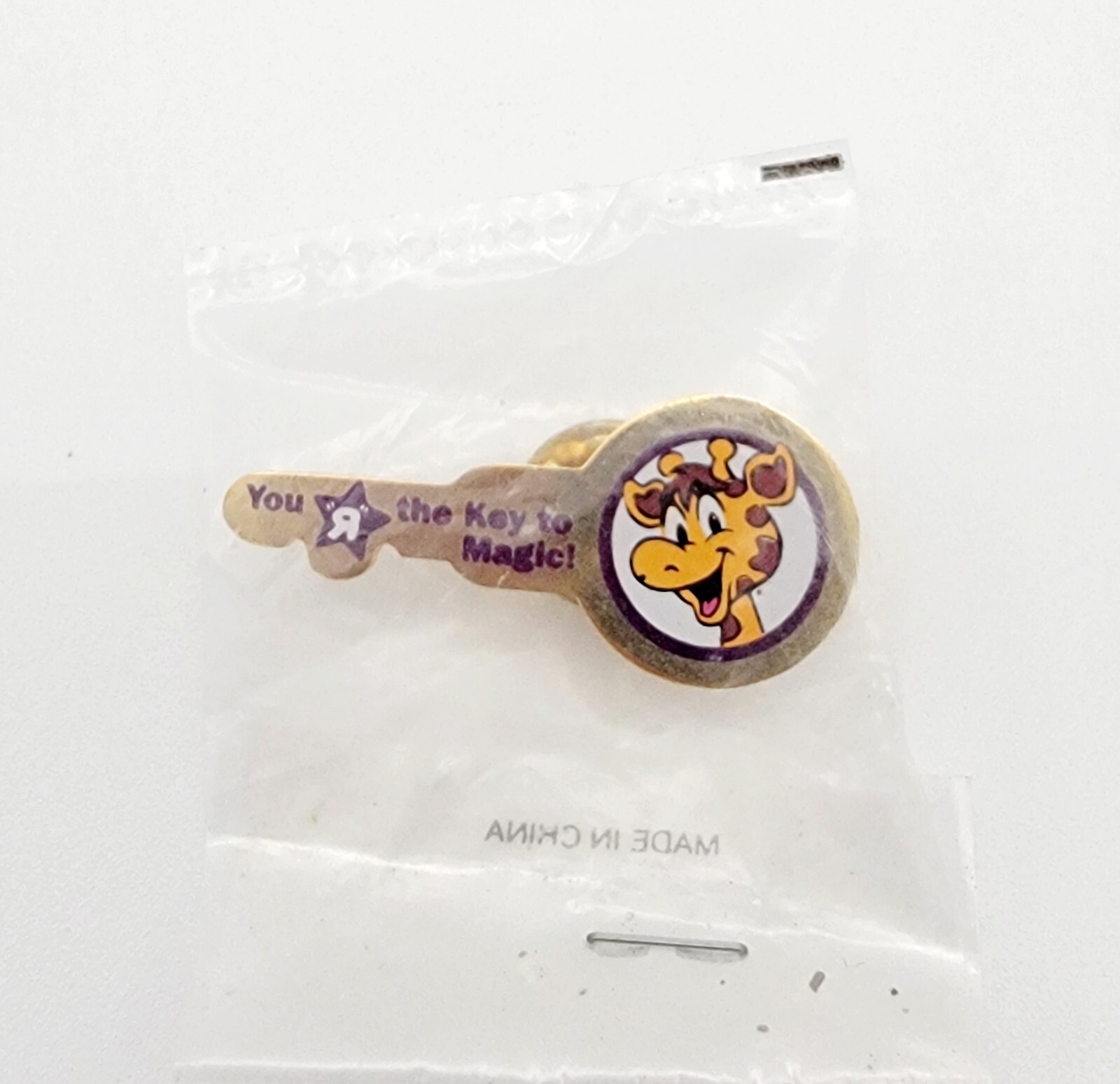 Toys R Us Geoffrey Giraffe Gold Team Member Key Pin You R The Key To Magic