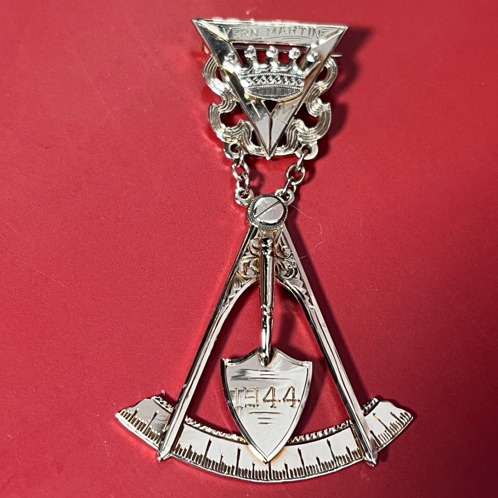 VINTAGE 10K PAST ILLUSTRIOUS MASTER JEWEL (1944) VINTAGE 10K PAST ILLUSTRIOUS MASTER JEWEL (1944)