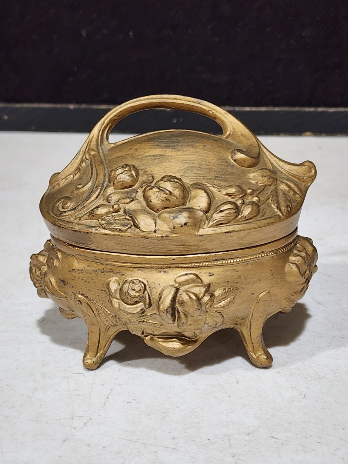 Antique BRAINARD & WILSON B & W Roses Gold #172 Footed Casket JEWELRY BOX