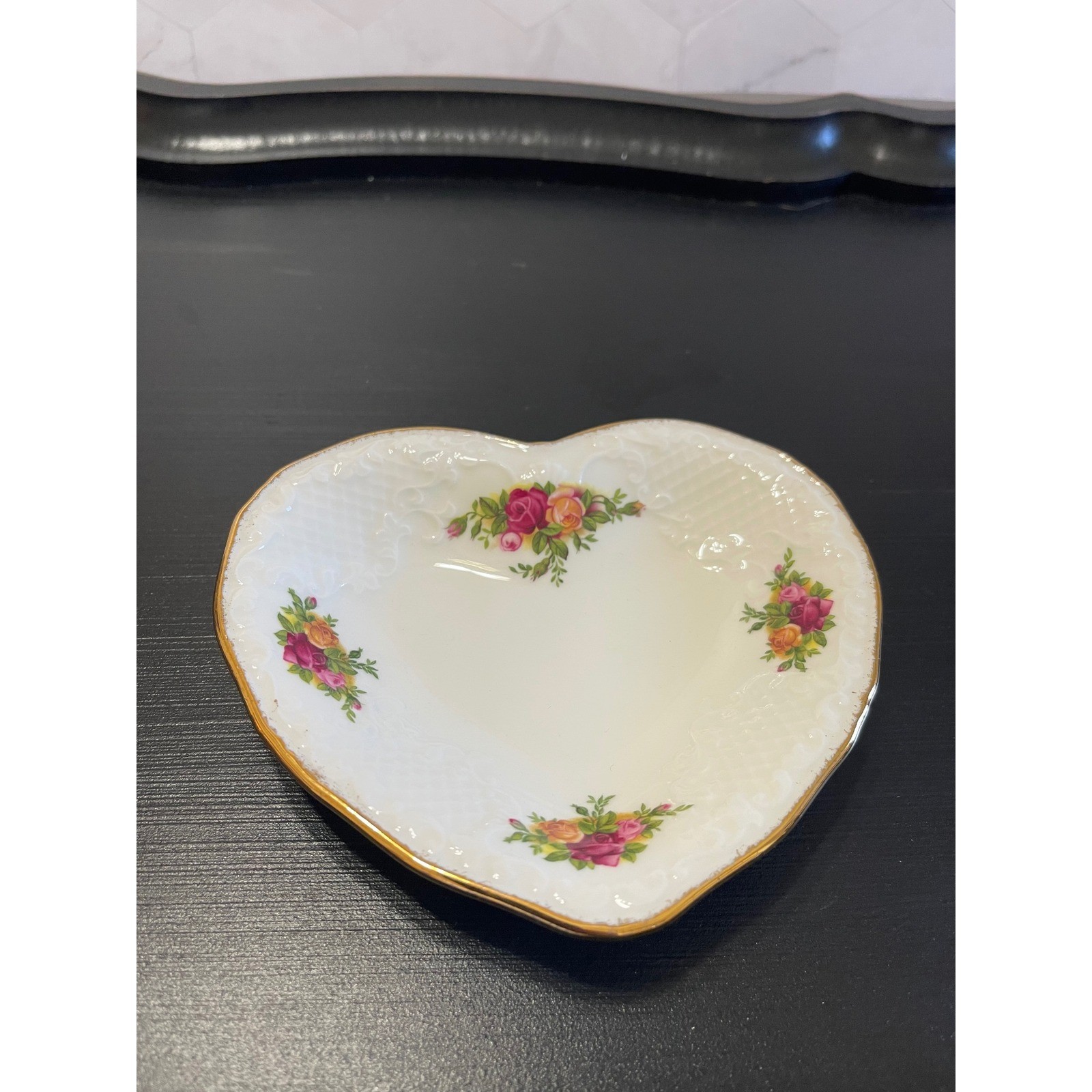 Royal Albert Old Country Roses Heart Trinket Dish Gold Trim Bone China 1962 Royal Albert Old Country Roses Heart Trinket Dish Gold Trim Bone China 1962