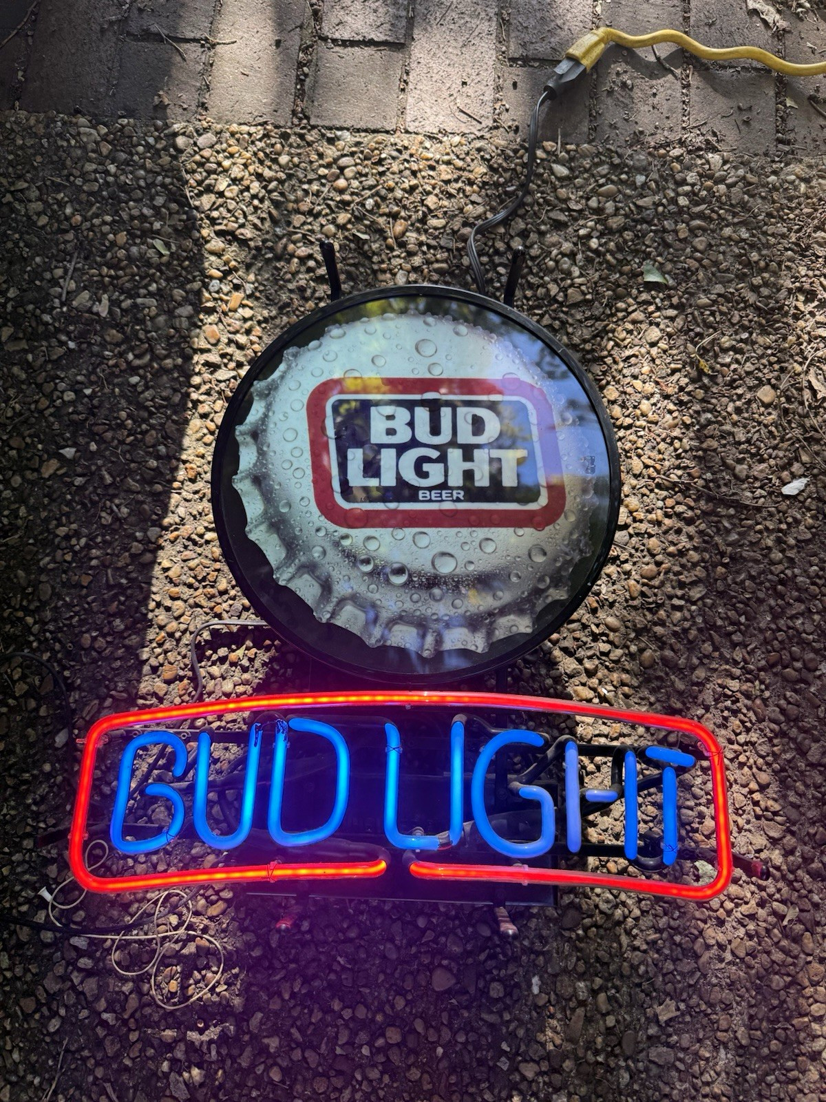 Vintage Neon Bud Light Sign, approx. 21 Vintage Neon Bud Light Sign, approx. 21