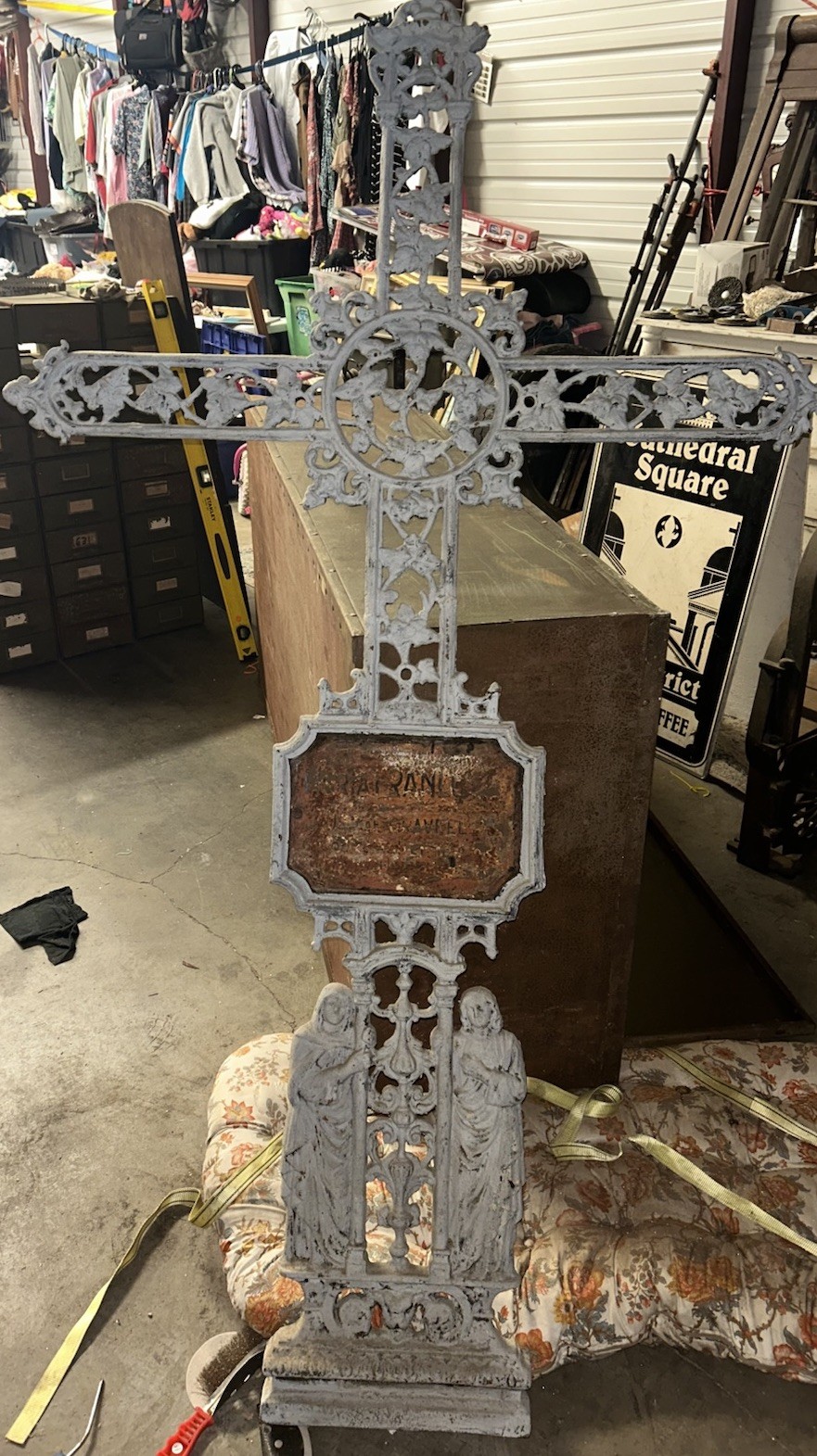 Antique 1900s European cast-iron architectural grave cross 6.2 Feet Height Antique 1900s European cast-iron architectural grave cross 6.2 Feet Height