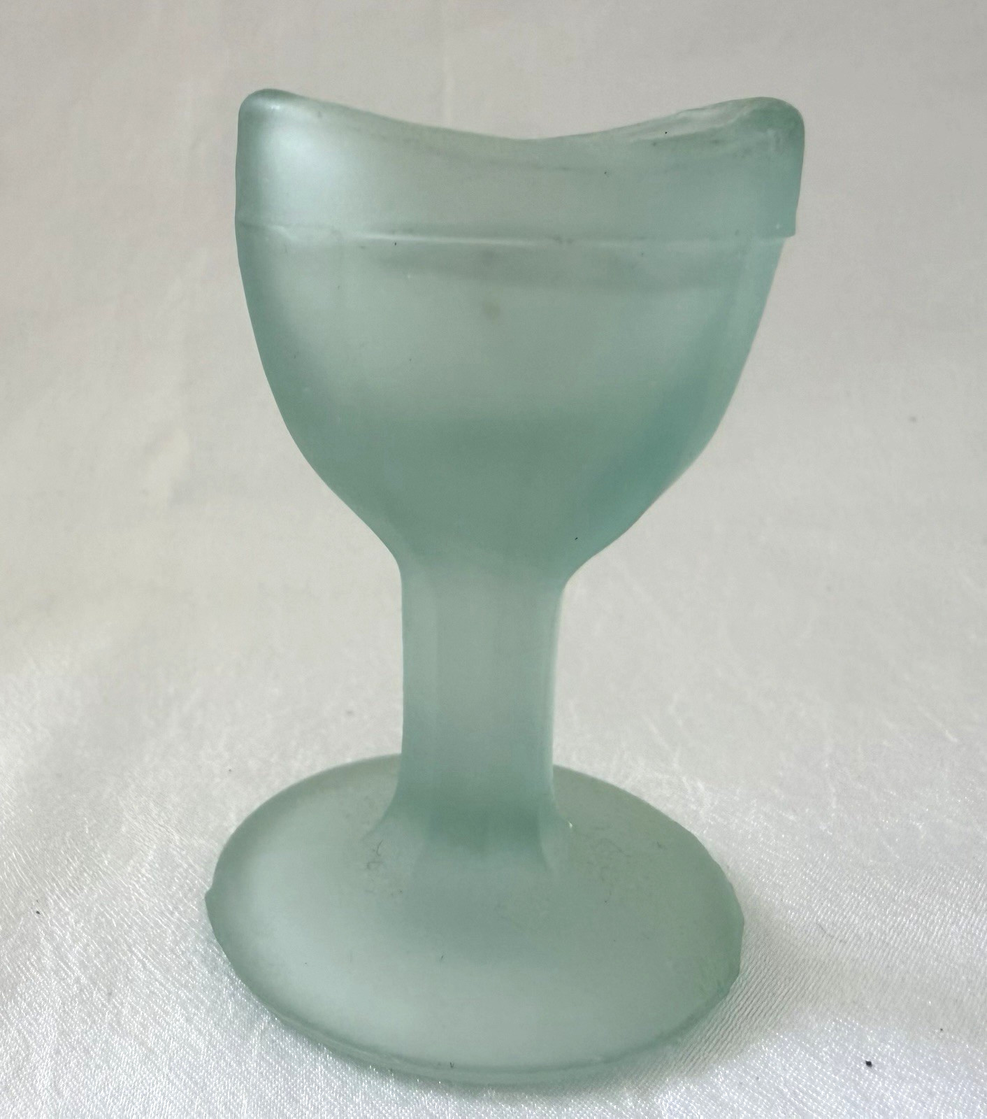 ANTIQUE Frosted Pale Green glass Tooted Eye Wash Cup