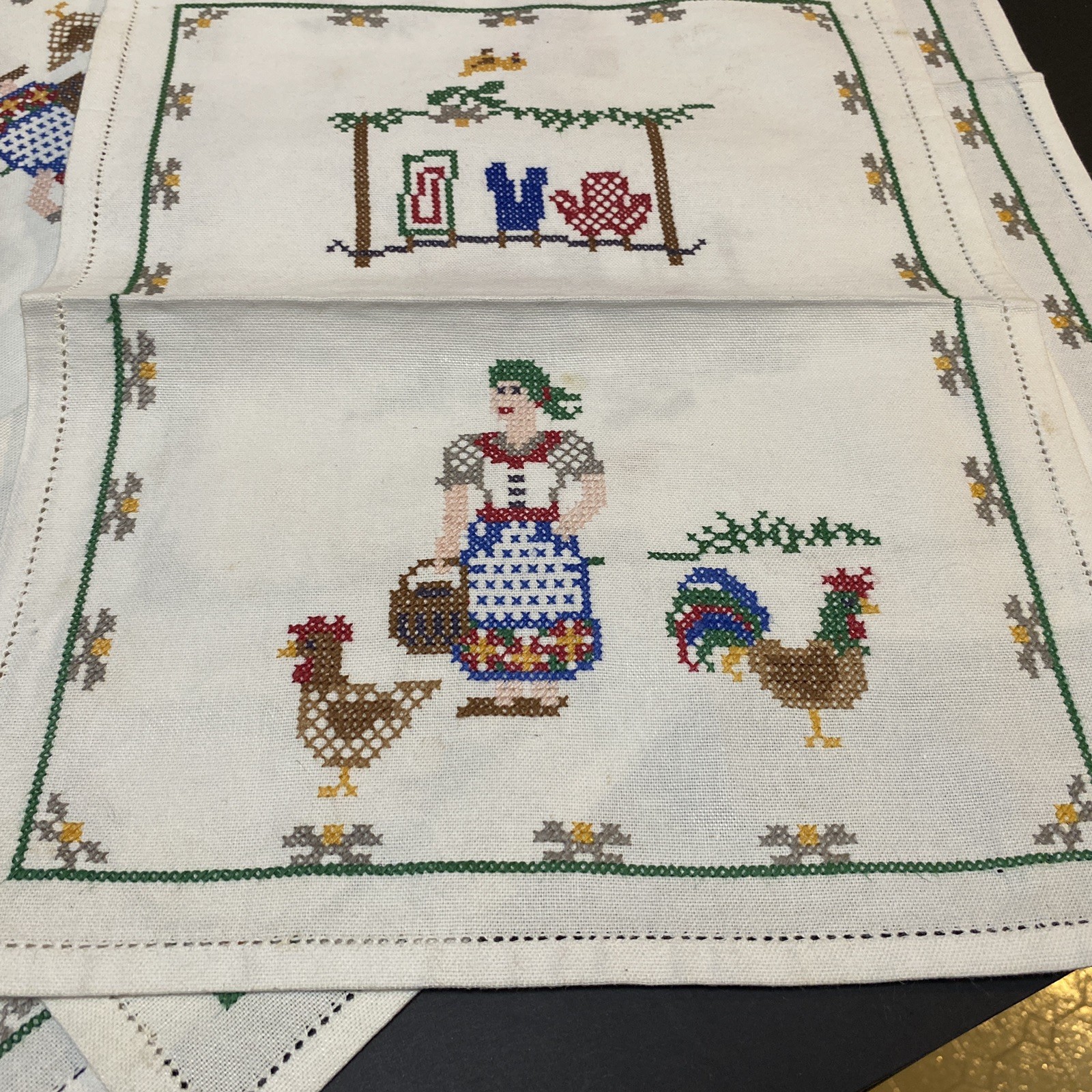 Vintage Counted Cross Stitch Table runner 6 Matching Napkins Laundry Dog Clothes