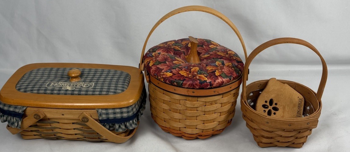 lot of 3 Vintage Longaberger baskets 2 with lids and inserts lot of 3 Vintage Longaberger baskets 2 with lids and inserts