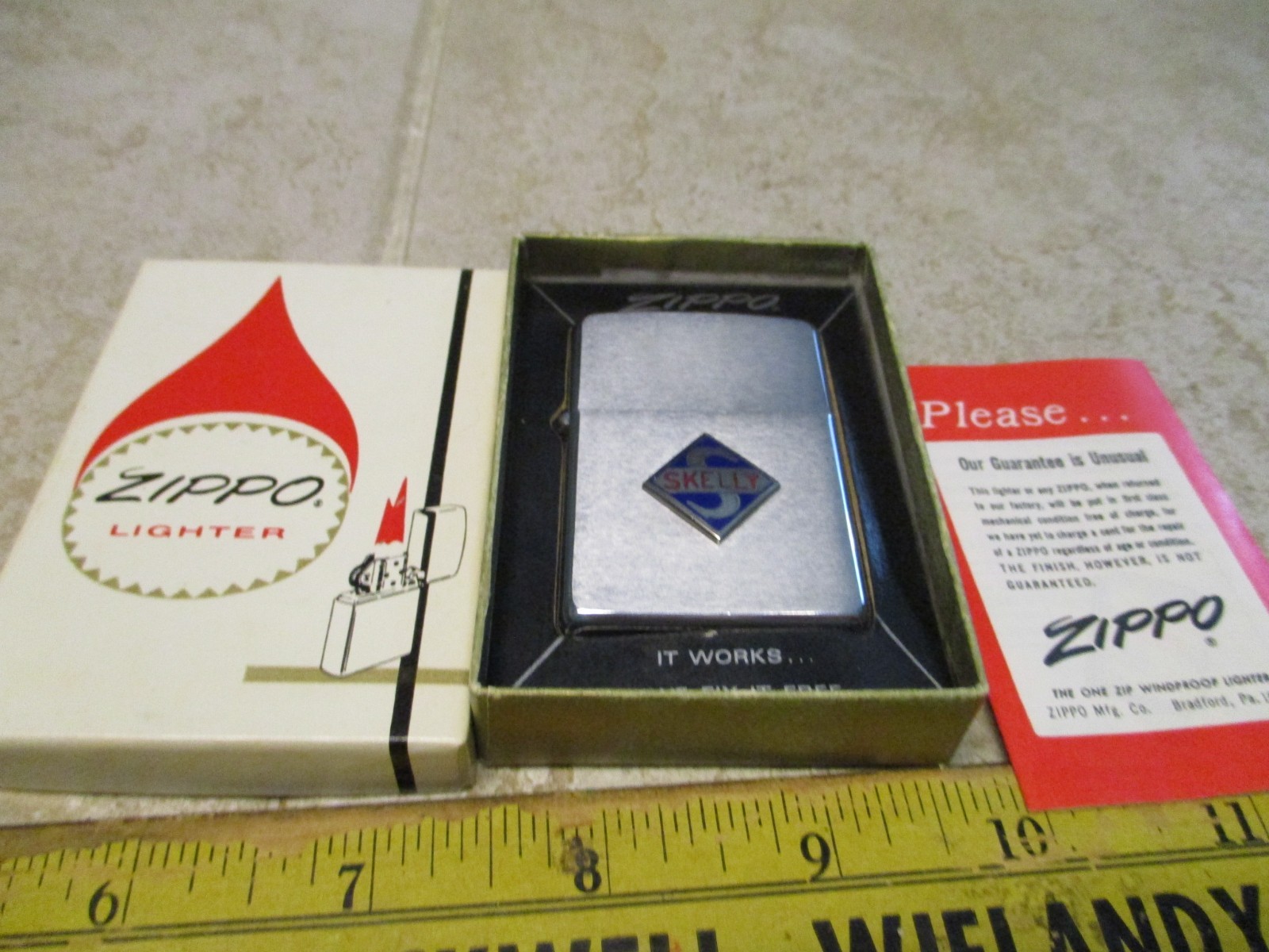 ZIPPO 1970 SKELLY GAS & OIL EMBLEM ADVERTISING LIGHTER UNFIRED IN BOX VTG