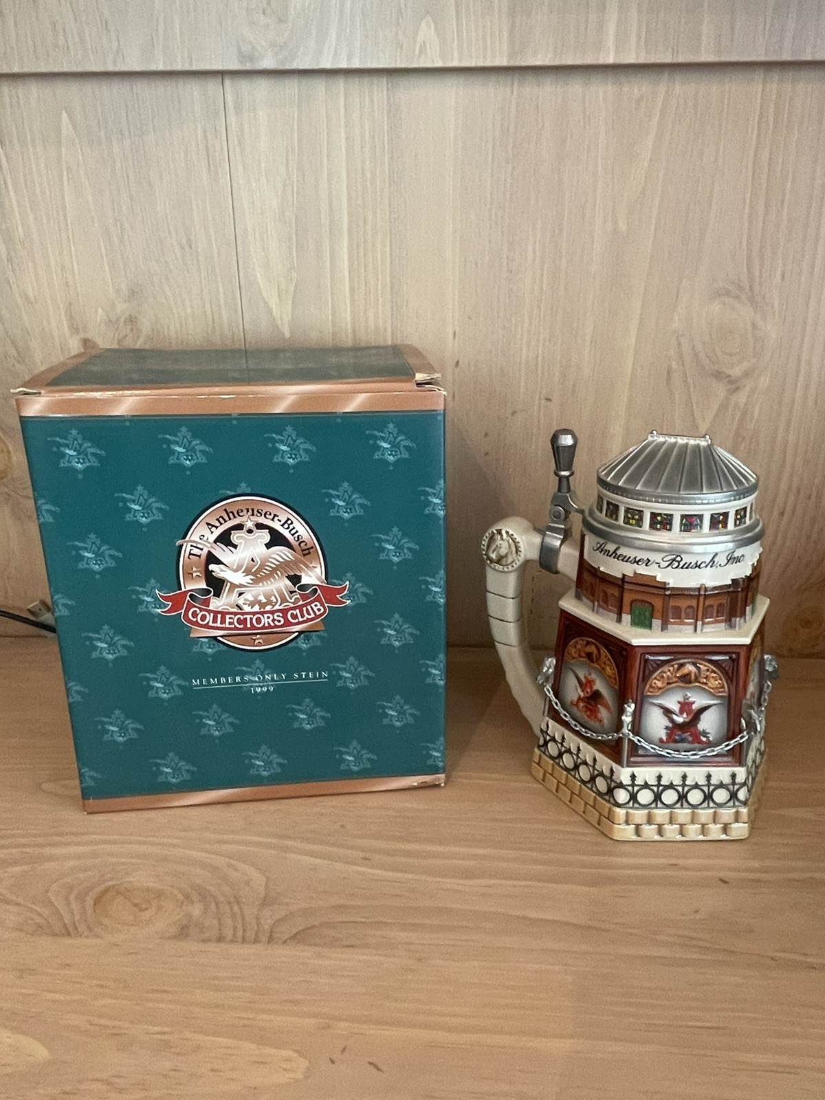 Anheuser Busch Members Only 1999 “Clydesdale Stable” Stein CB11