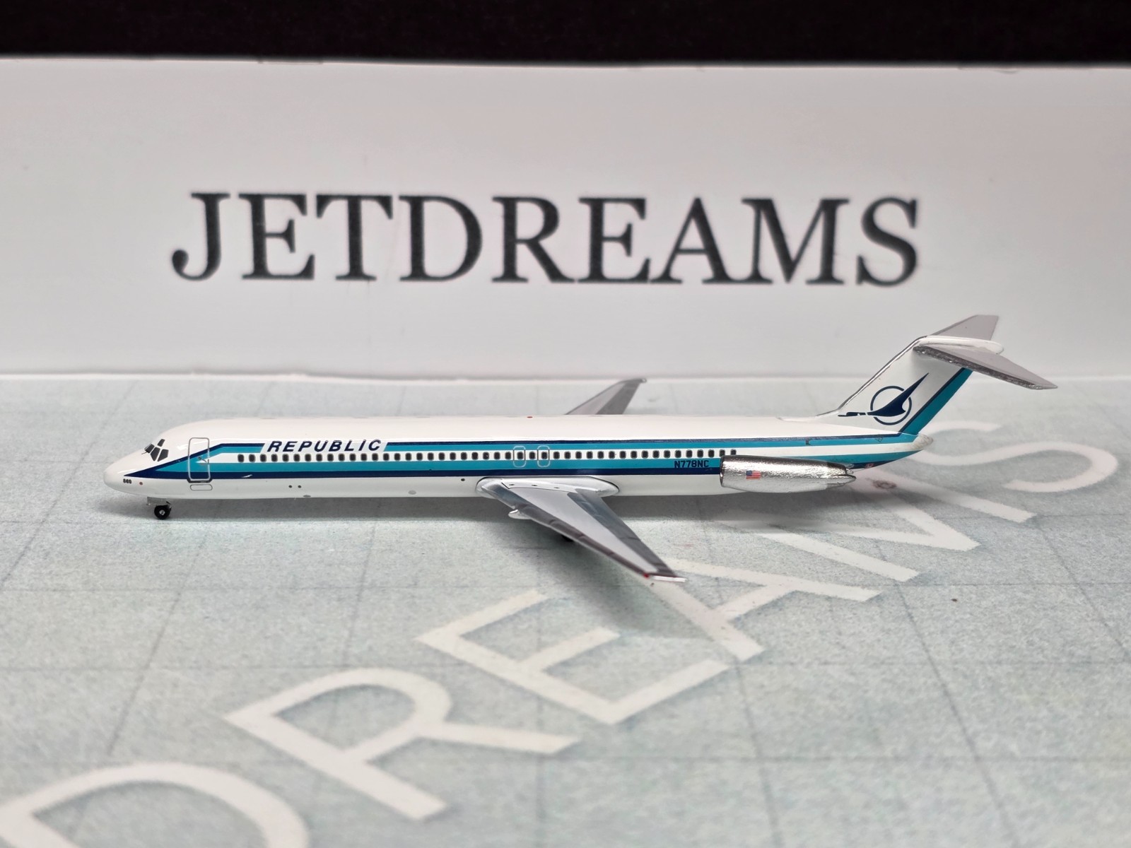 1/400 REPUBLIC AIRWAYS DOUGLAS DC-9-51 1970\'S COLORS N778NC AEROCLASSICS