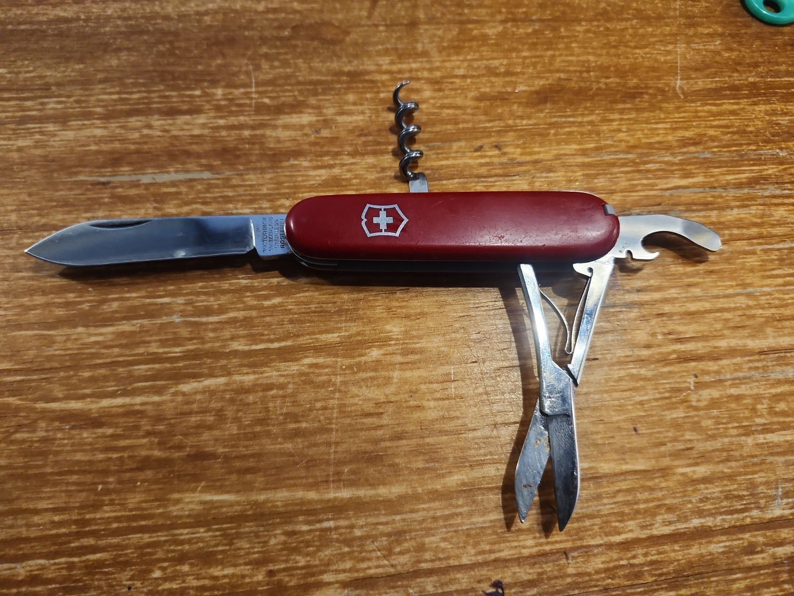 Victorinox Golfer 84mm Swiss Army Knife - Red, Used, Excellent Condition Victorinox Golfer 84mm Swiss Army Knife - Red, Used, Excellent Condition