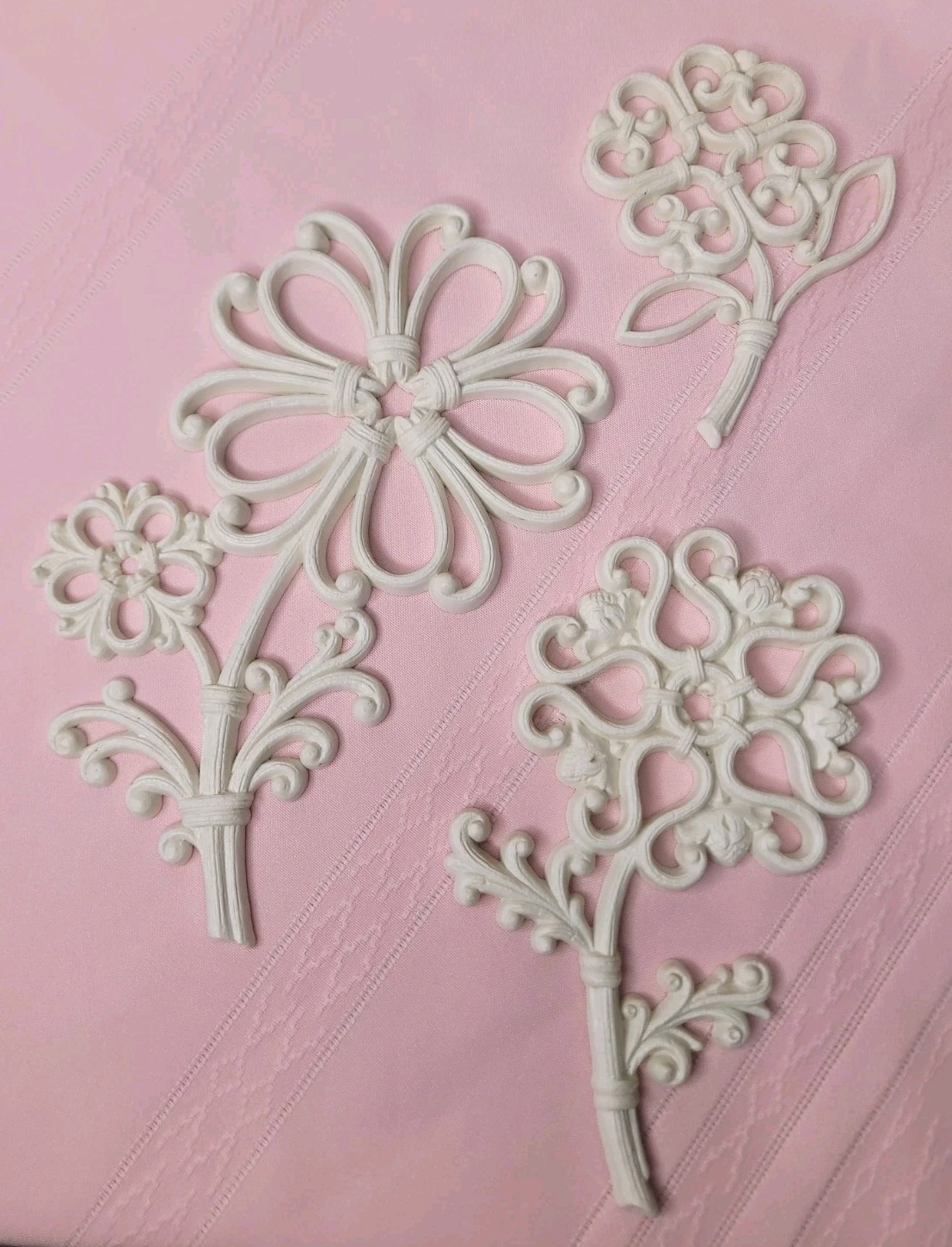 Vintage 1978 Homeco Dart Industries White Floral Wall Hangings Cottage Whimsy