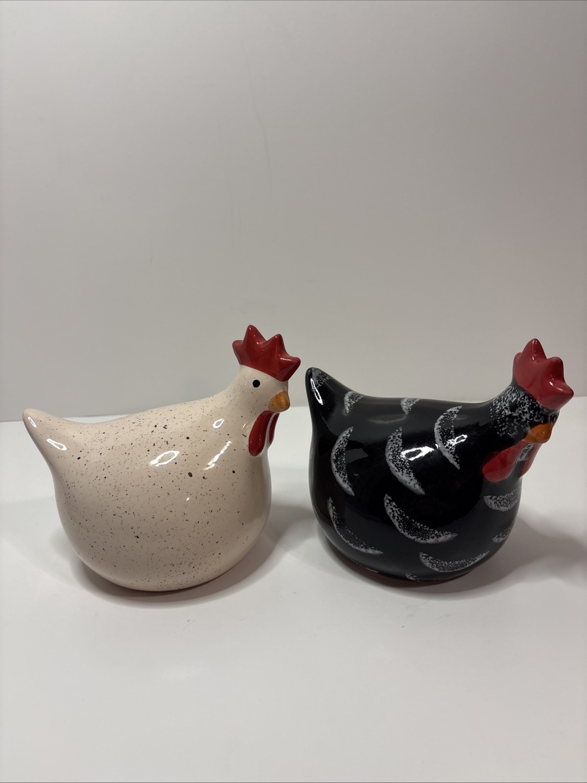 La Dolce Vita Hen House Collection Ceramic  Chicken Lot