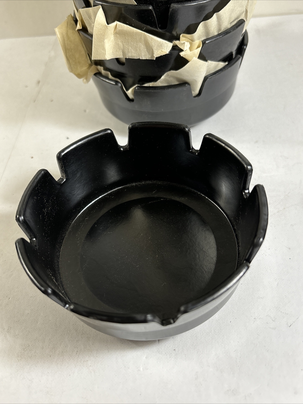 LOT Of 12 Vintage Plastic Ashtrays Prime Plastics #263 - 4 Inch Black Nos