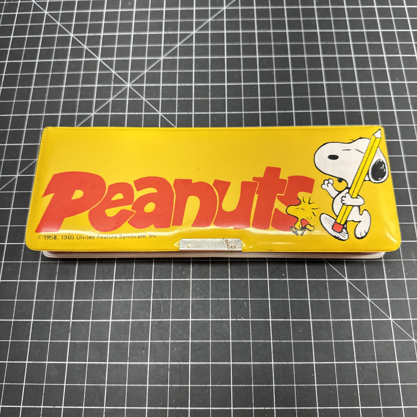 Vintage Yelloe & Red Peanuts Snoopy & Woodstock Pencil Case w/ 3 Pencil\'s H2