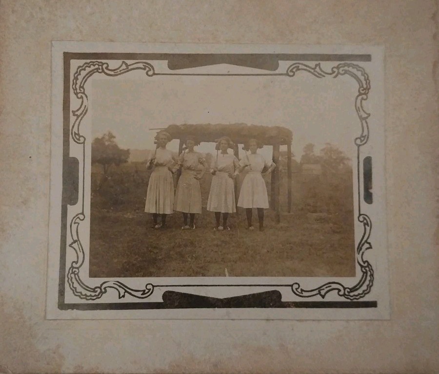 Antique 1910s Photo Cabinet Card Four Women White Dresses Large Hats Art Nouveau