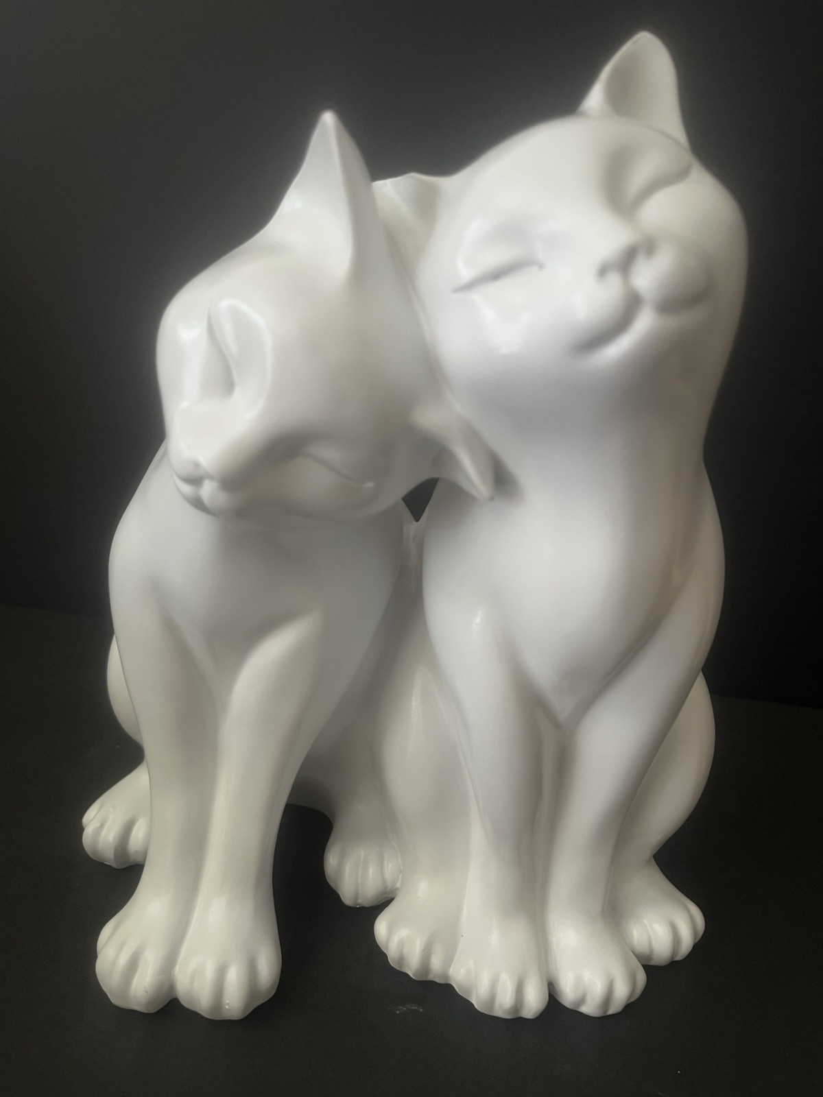 NEW Connected Cat Lovers Figurine/ Statue Home Decor. QUALITY