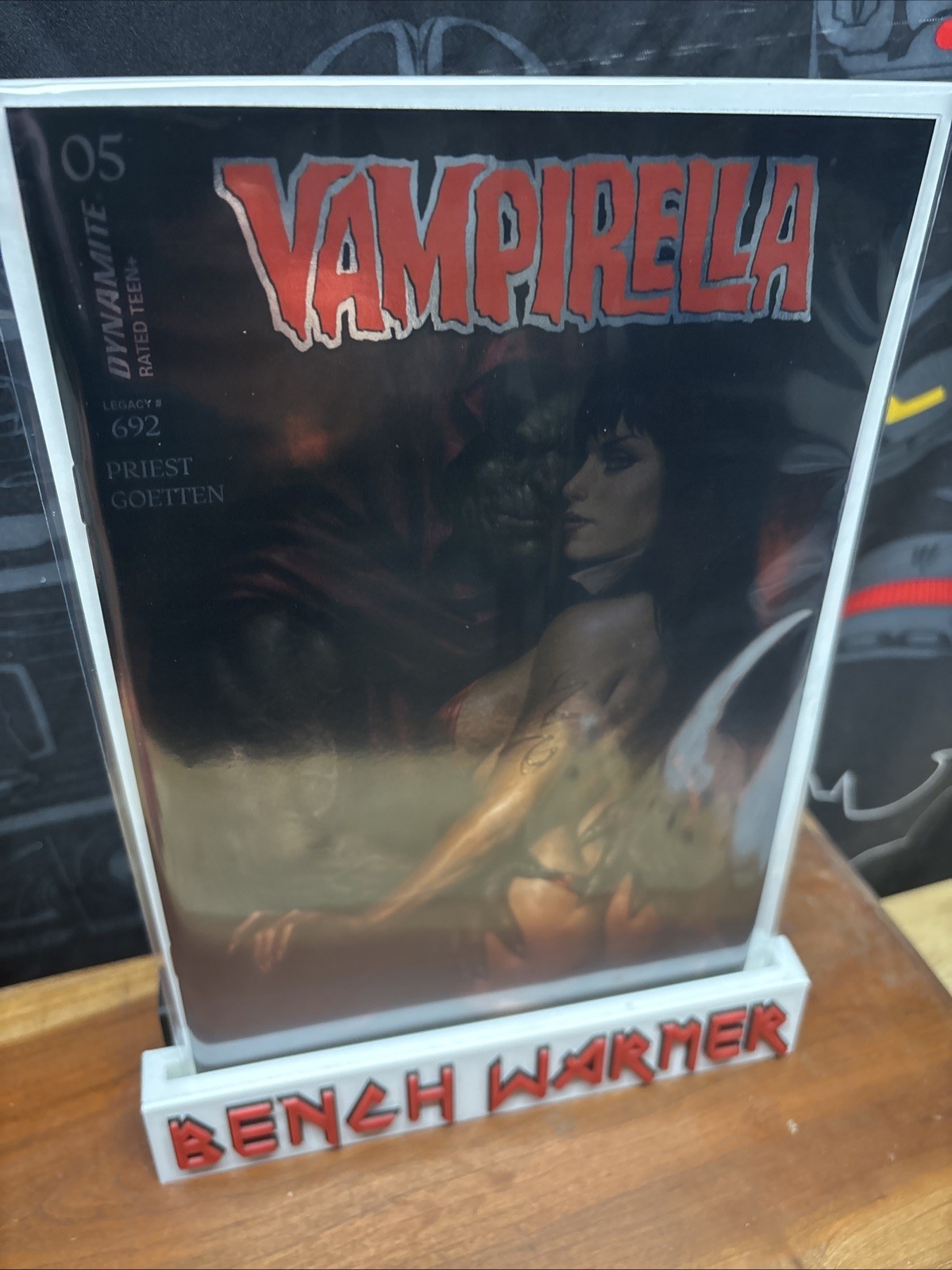VAMPIRELLA #5 LUCIO PARRILLFOIL VARIANT DRACULINA 1