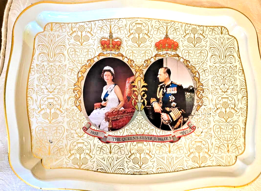 Queen Elizabeth's Silver Jubilee-1952-1977, Beautiful Vintage Collectible Tray