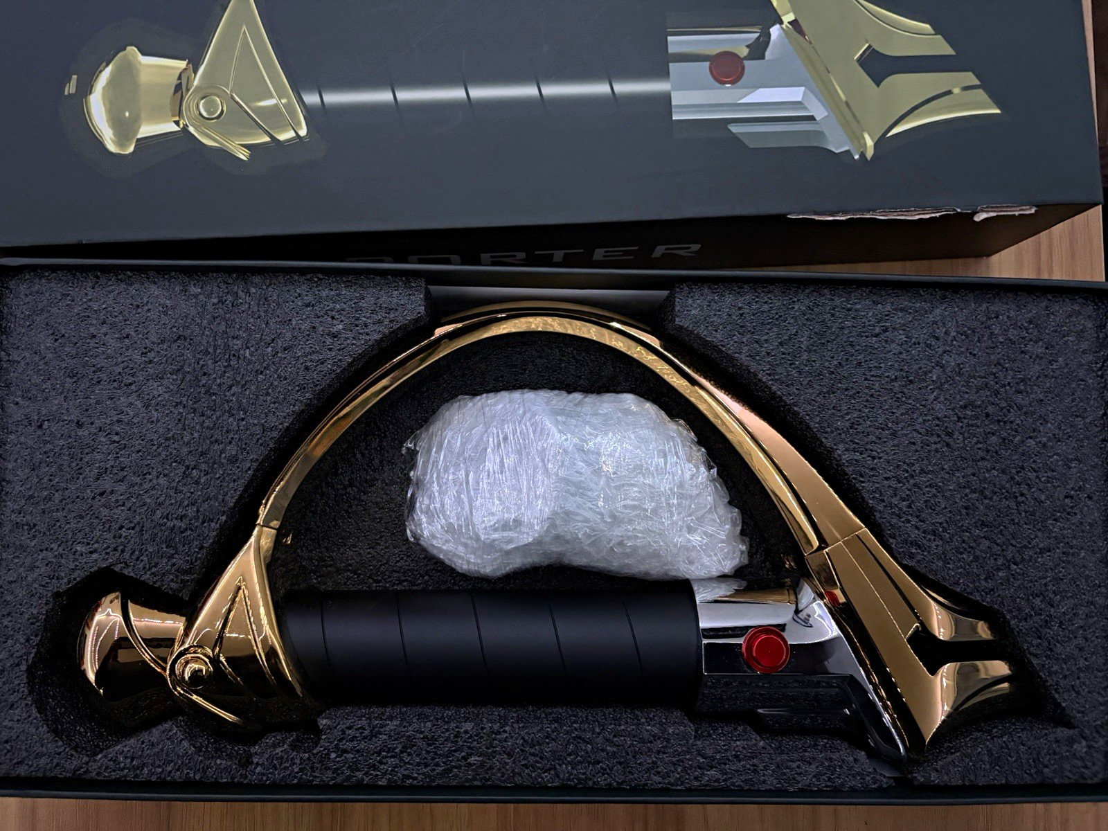Jawas Junkyard The Porter, EMPTY lightsaber hilt. Jawas Junkyard The Porter, EMPTY lightsaber hilt.