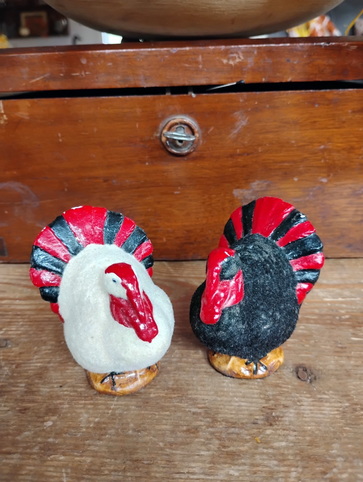 Adorable Mid Century Vintage Flocked Thanksgiving Fall TURKEY Shaker Set Japan