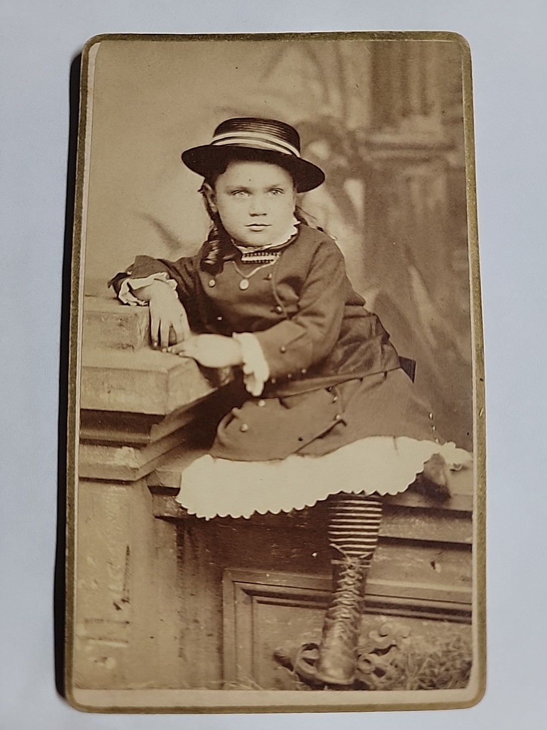Antique CDV Photo Seated Young Girl Doust Photographer 1800\'s Syracuse NY